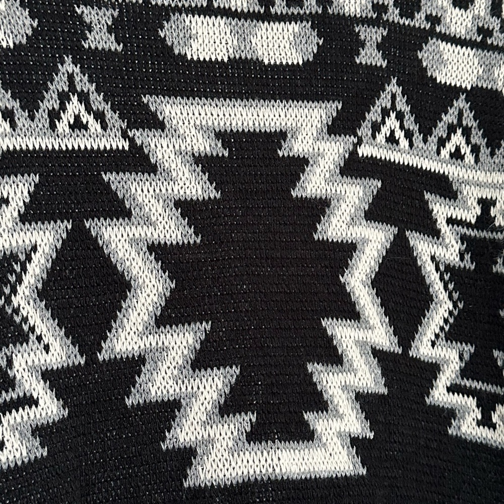 Urban Outfitters BDG Black and White Geometric Intarsia Knit Sweater - Size XS - Picture 2 of 5